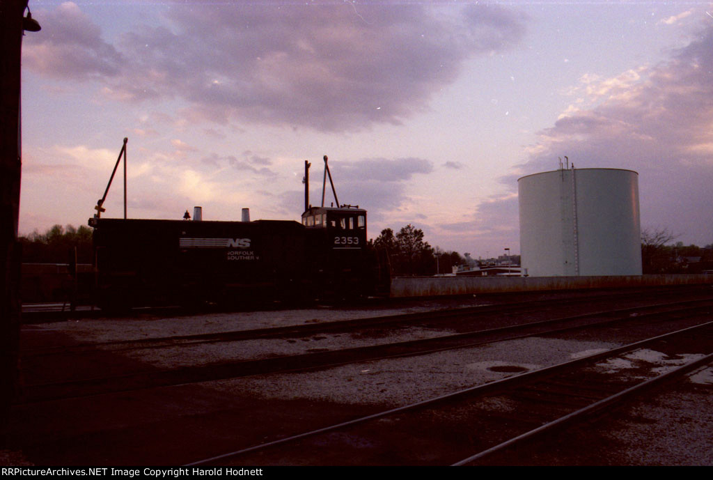 NS 2353 sits between the engine house and the fuel tank